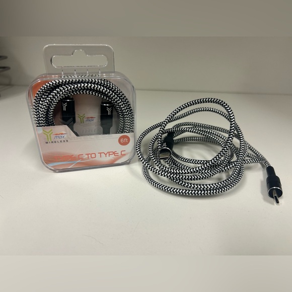 Black and White USB-C Cable - Picture 1 of 3
